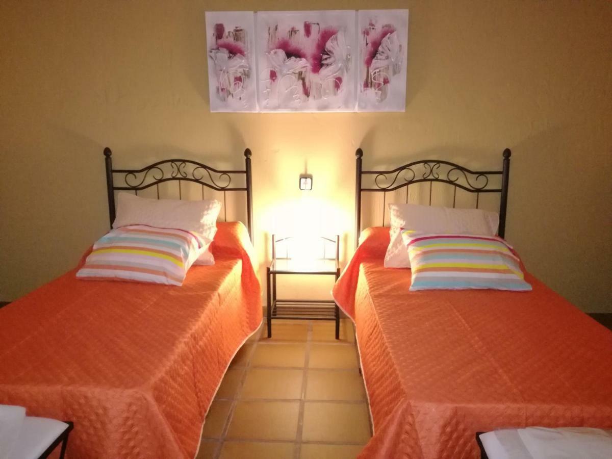 הוילה Burguillos de Toledo Casa Rural La Amistad מראה חיצוני תמונה